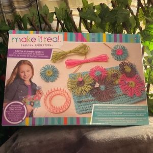 Make It Real! Fashion Collection Raffia Flower Clutch